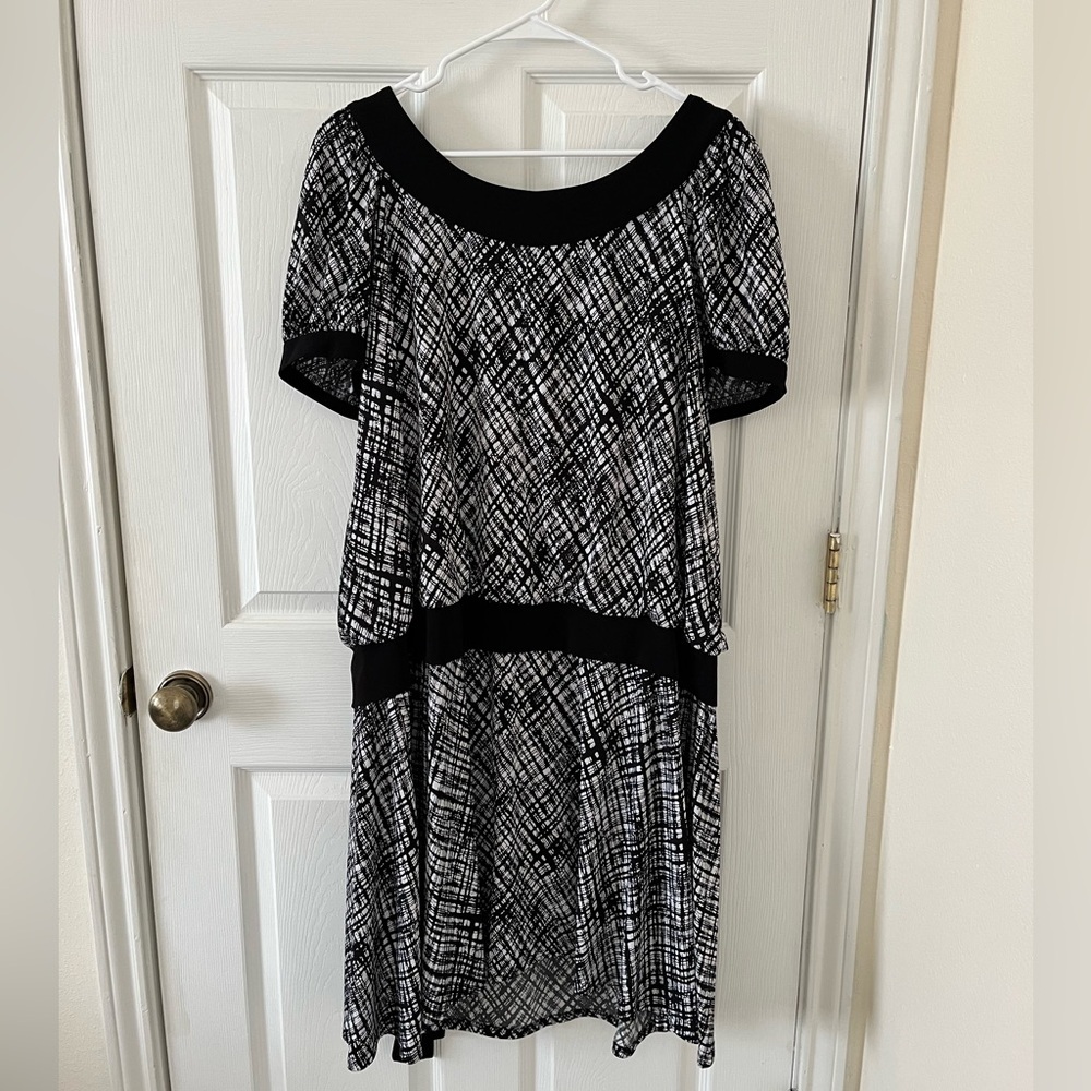 dressbarn Black and White Patterned Dress - Picture 2 of 5